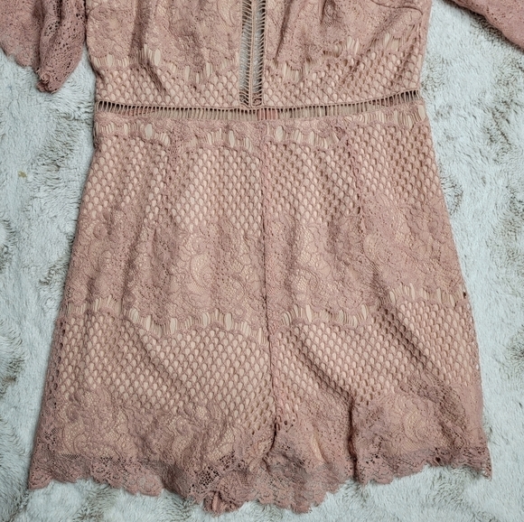 Lush Pale Blush Pink Eyelet Lace Wide Short Sleeve Romper Size M - Picture 3 of 11